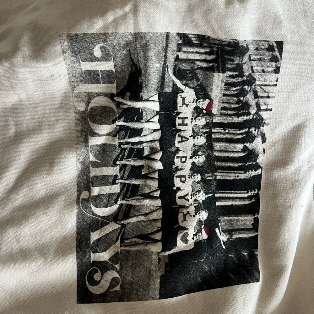 Ellandemm White Graphic Tee with Holiday Print xl